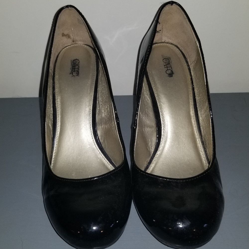 Black wedges
